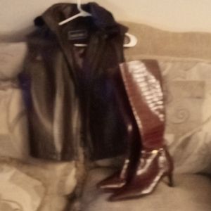 Snake skin High calf BOOTS/SNAKE SKIN VEST with fur Collar